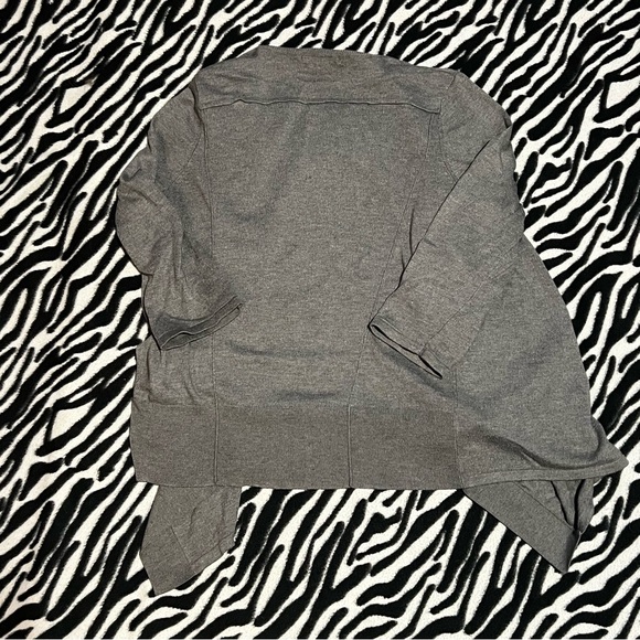 Macy’s cable & gauge flowy 3/4 sleeve cardigan in grey. Size Medium/M. - Picture 2 of 6